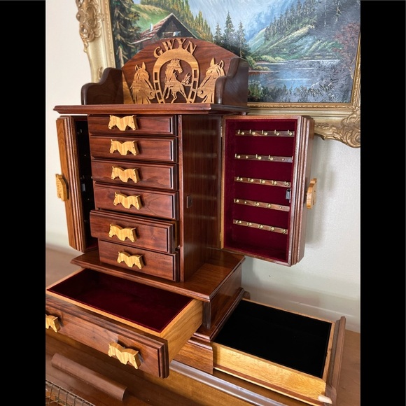 🐎Rare Vintage Large Solid Oak
Hand Carved Horse Lovers
Dream Jewlery Armoire - Picture 2 of 11